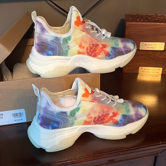 Steve Madden cloud sole sneakers - Picture 7 of 8